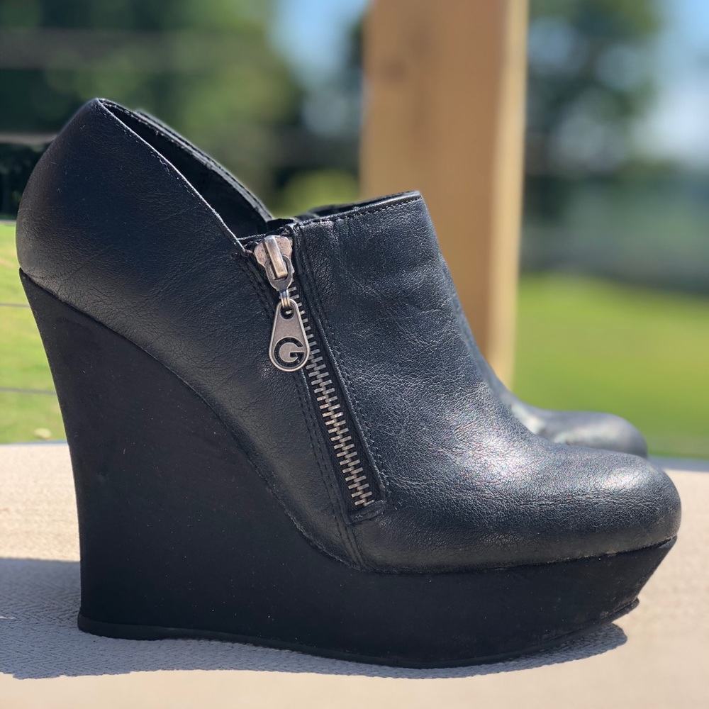 Guess zip up wedge bootie